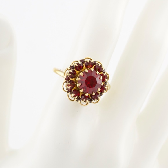 Vintage Sarah Coventry Red Rhinestone Cocktail Ring Size 7 Gold Plated 1960s - Picture 2 of 5